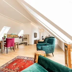 Große Dachgeschosswohnung Im Herzen Von , Graz Österreich